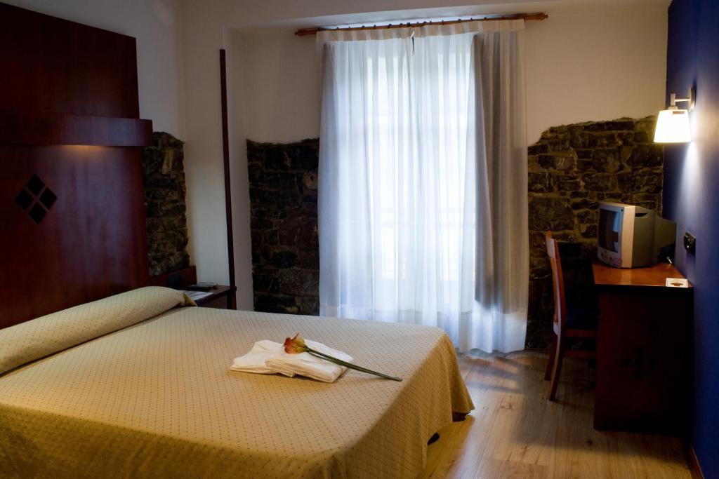 פרואזה Hotel Torrepalacio מראה חיצוני תמונה